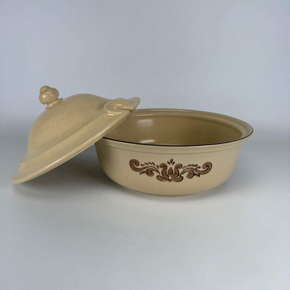 Pfaltzgraff Village 3 QT Casserole Dish with Lid 320 Tan Brown Stoneware USA